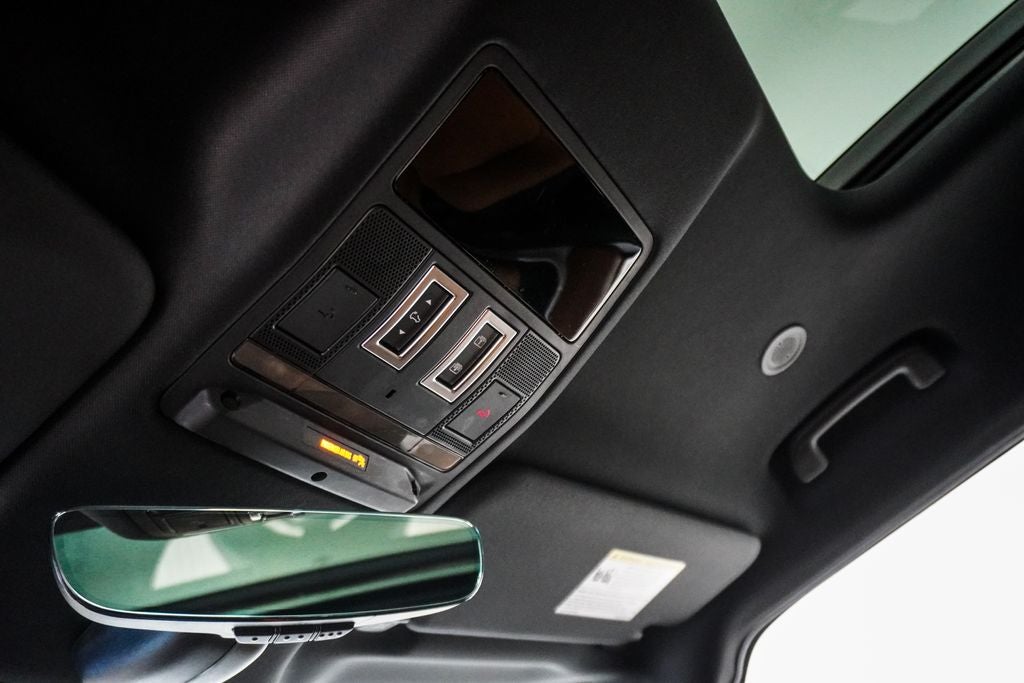 2023 Land Rover Defender 110 X-Dynamic SE