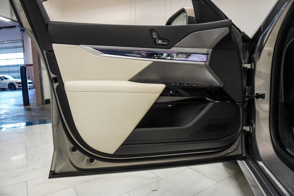 2023 BMW 7 Series 740i