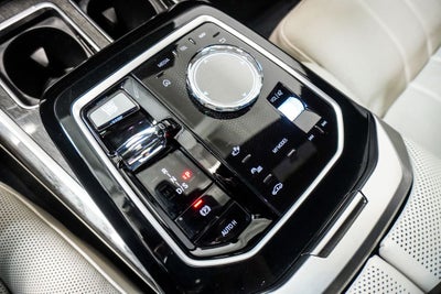 2023 BMW 7 Series 740i