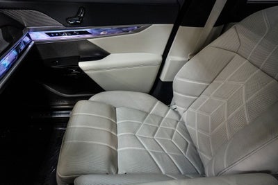 2023 BMW 7 Series 740i
