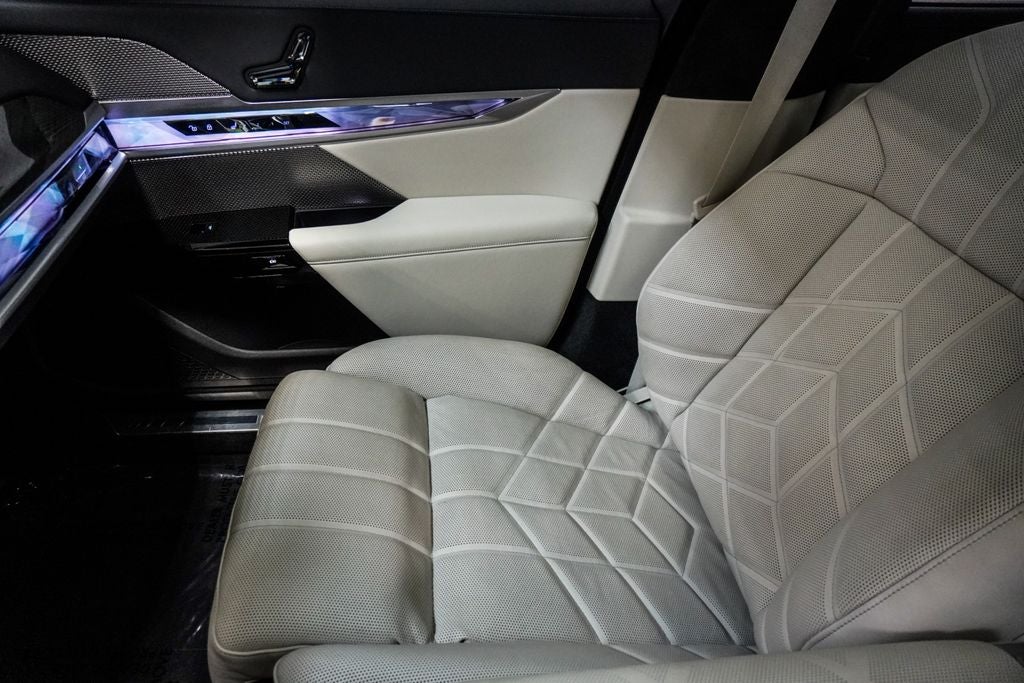 2023 BMW 7 Series 740i