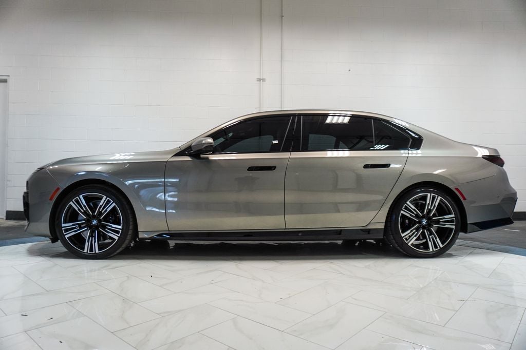 2023 BMW 7 Series 740i