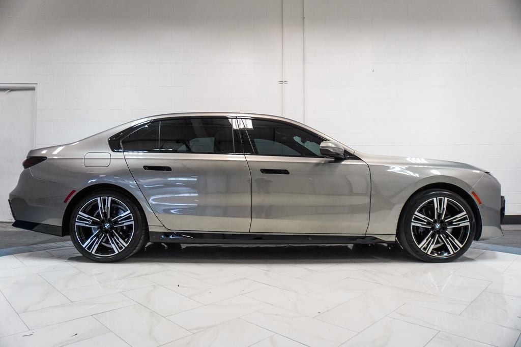 2023 BMW 7 Series 740i
