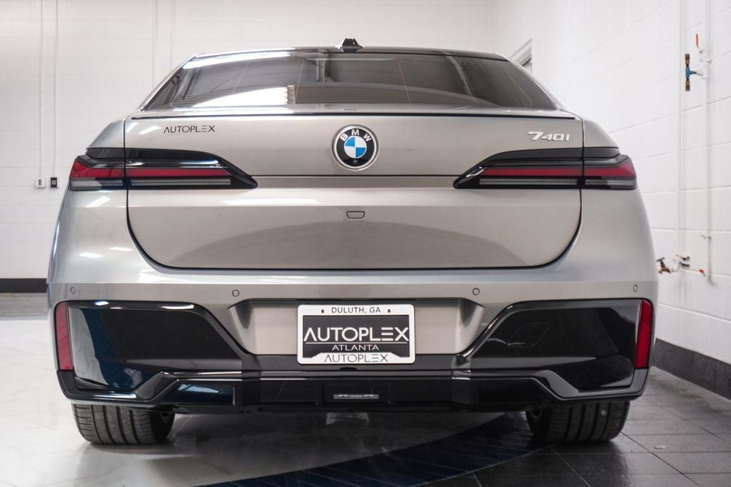 2023 BMW 7 Series 740i