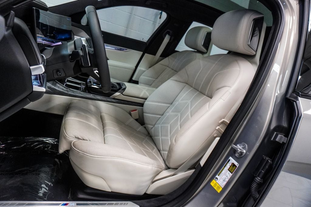 2023 BMW 7 Series 740i