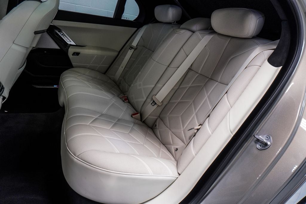 2023 BMW 7 Series 740i