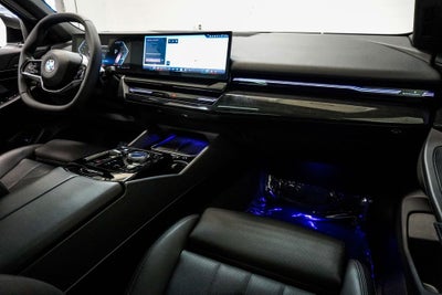 2025 BMW 5 Series 530i