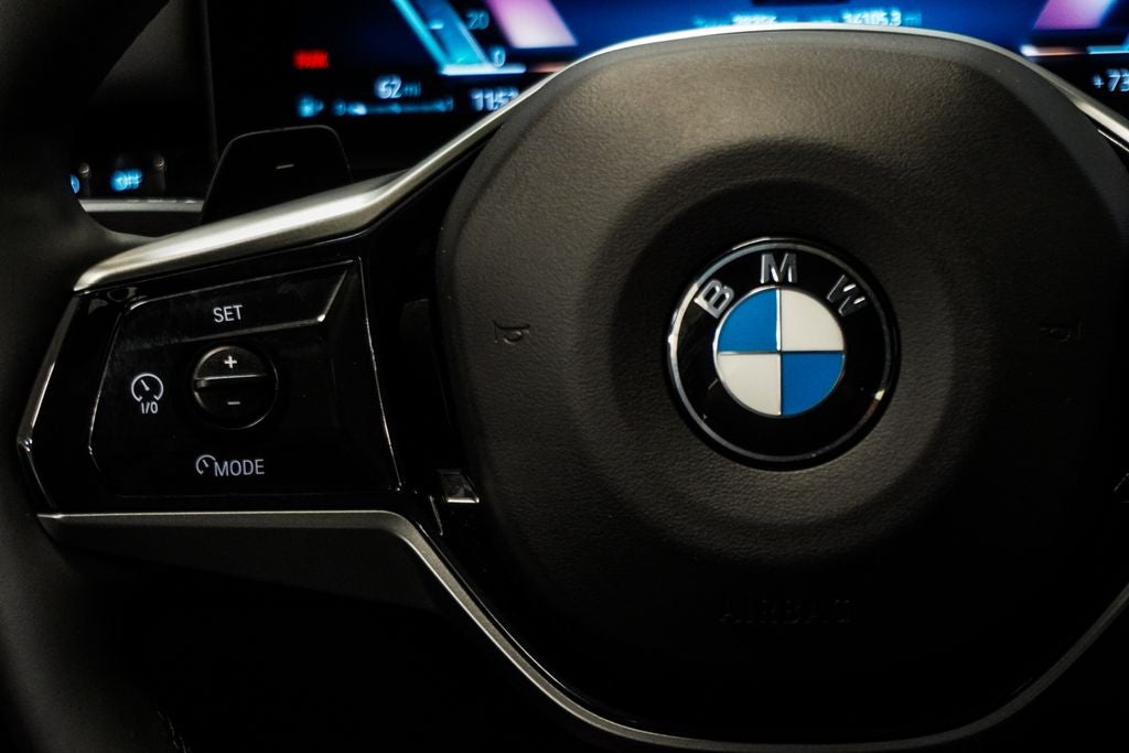 2025 BMW 5 Series 530i