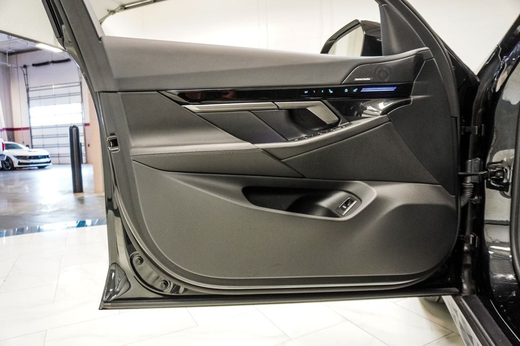 2025 BMW 5 Series 530i
