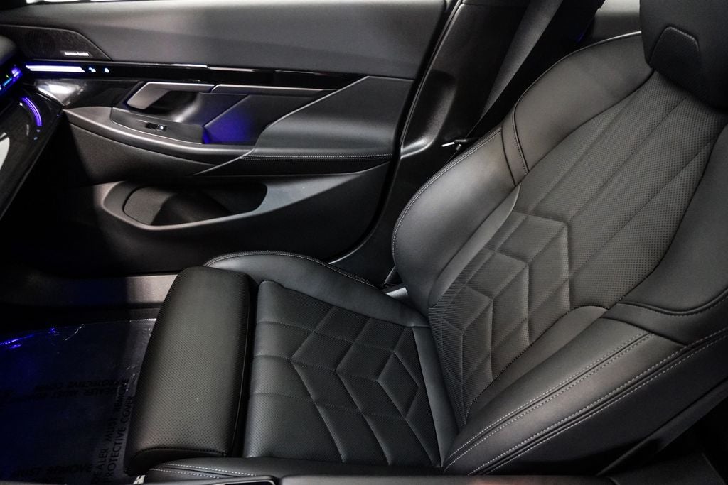 2025 BMW 5 Series 530i