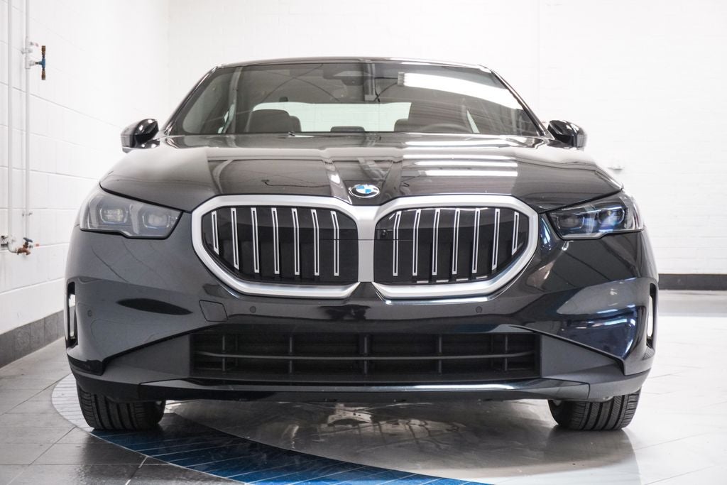 2025 BMW 5 Series 530i