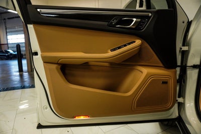 2021 Porsche Macan Base