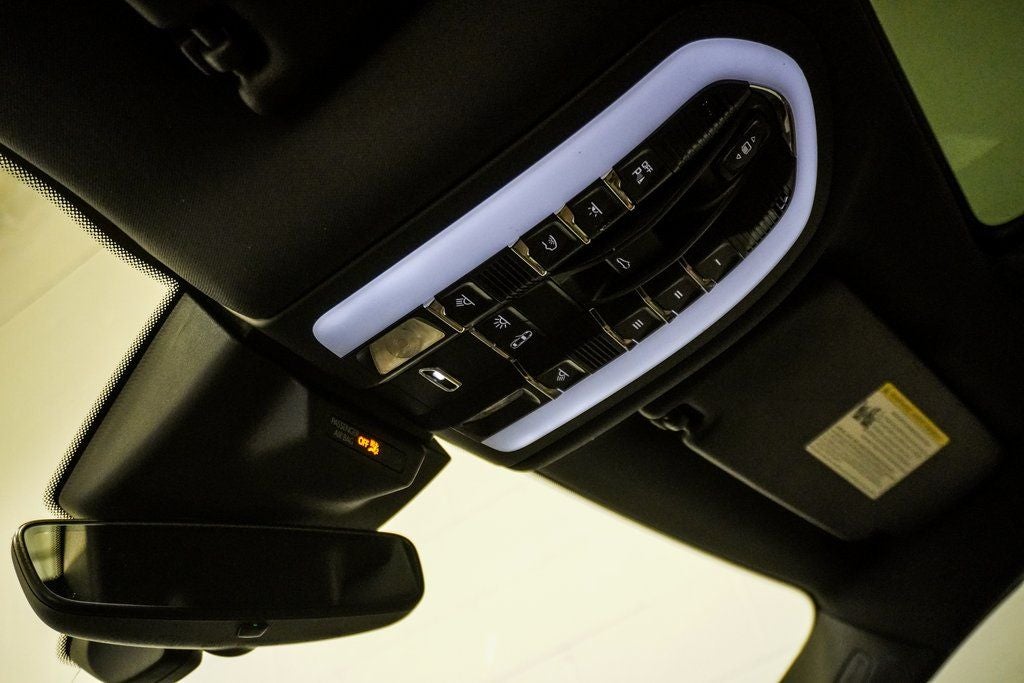 2021 Porsche Macan Base