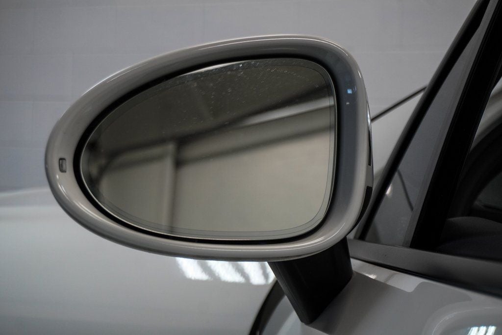 2021 Porsche Macan Base