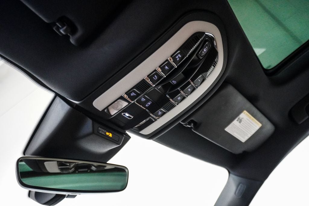 2021 Porsche Macan Base