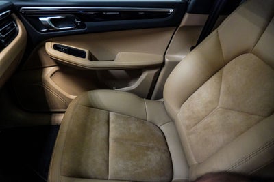 2021 Porsche Macan Base