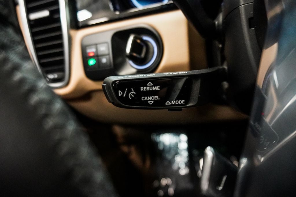 2023 Porsche Cayenne Base