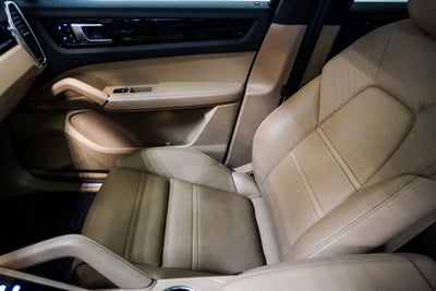 2023 Porsche Cayenne Base