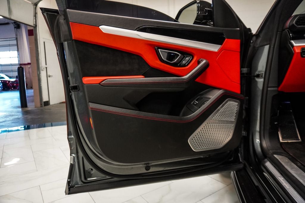 2019 Lamborghini Urus Base