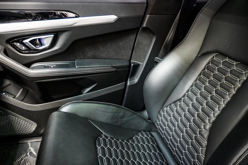 2022 Lamborghini Urus Base