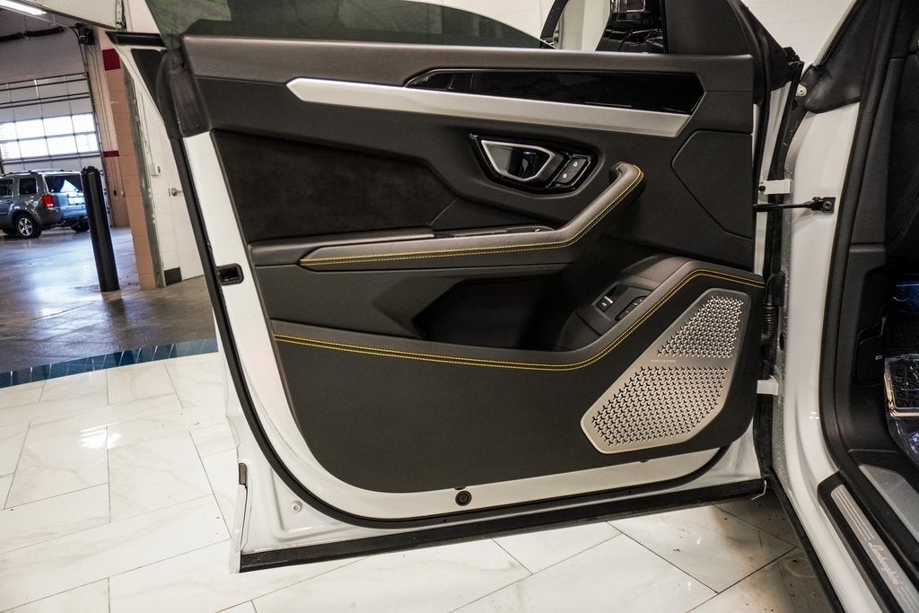 2021 Lamborghini Urus Base