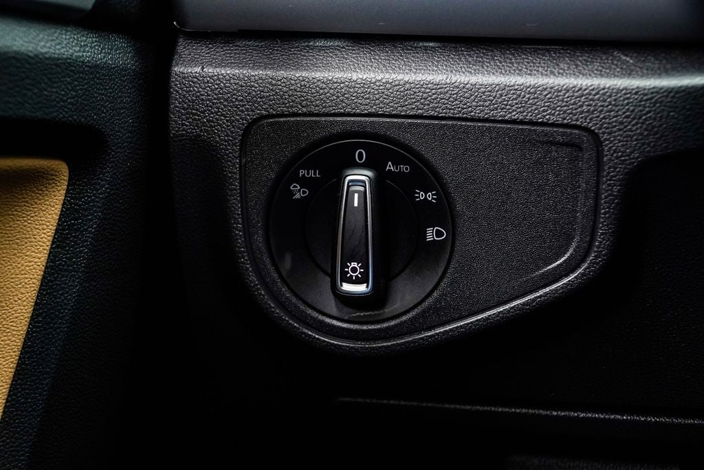 2022 Volkswagen Atlas Cross Sport 3.6L V6 SEL Premium R-Line