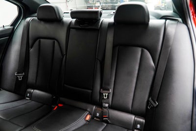 2026 BMW 3 Series 330i