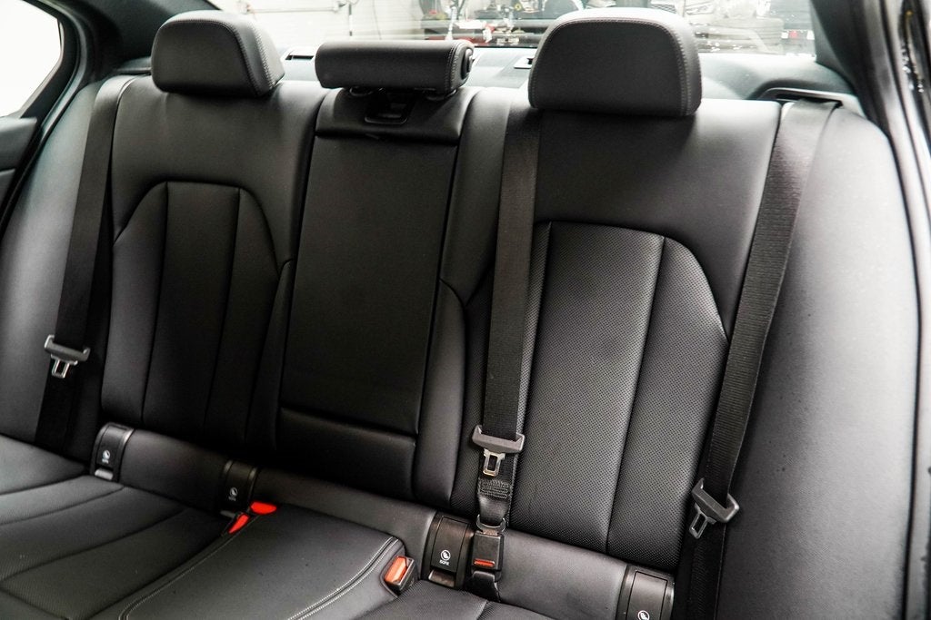 2025 BMW 3 Series 330i