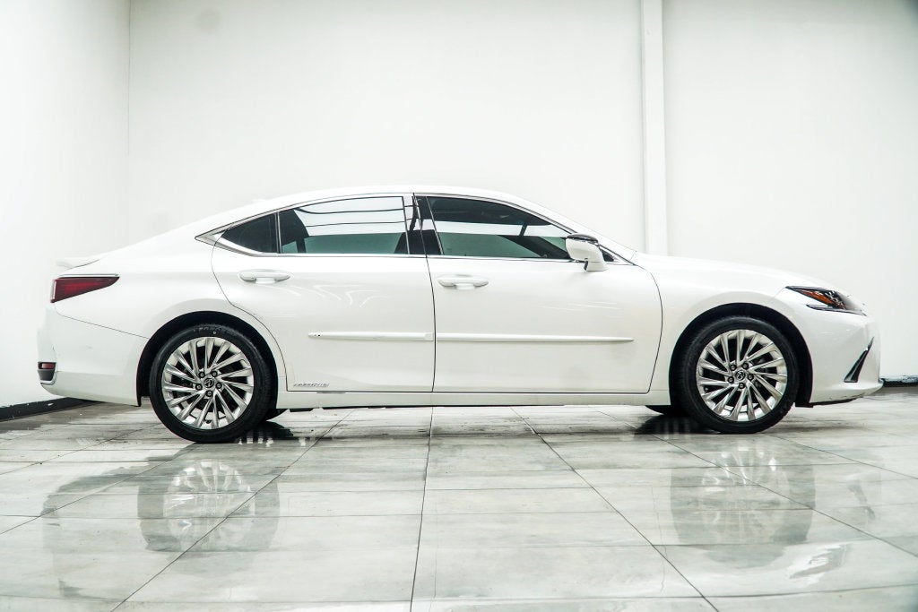 2020 Lexus ES 300h Ultra Luxury