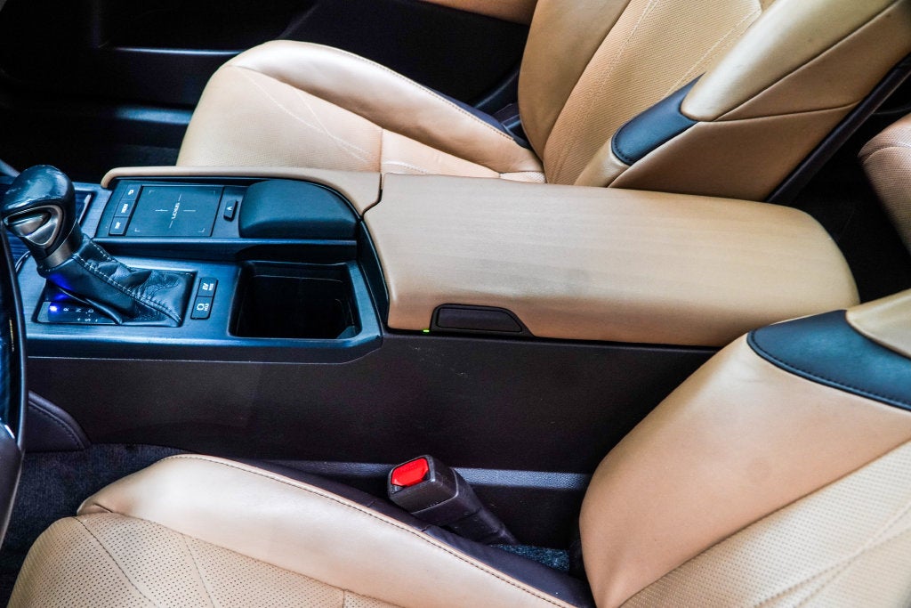 2020 Lexus ES 300h Ultra Luxury