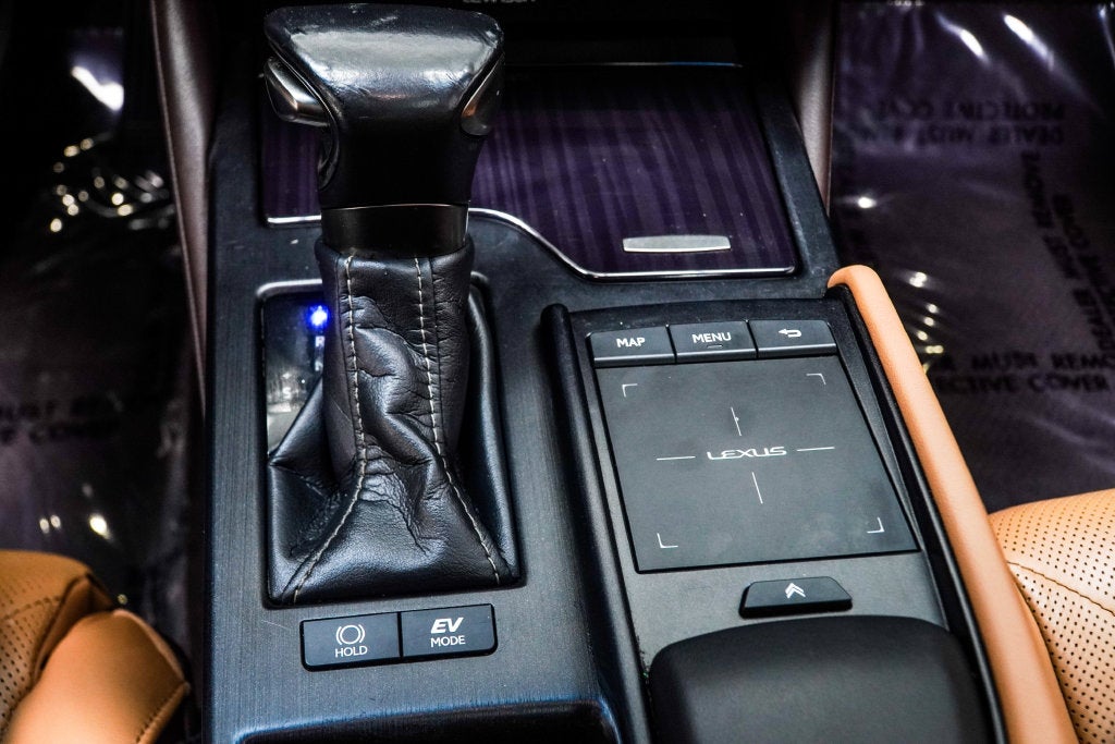 2020 Lexus ES 300h Ultra Luxury