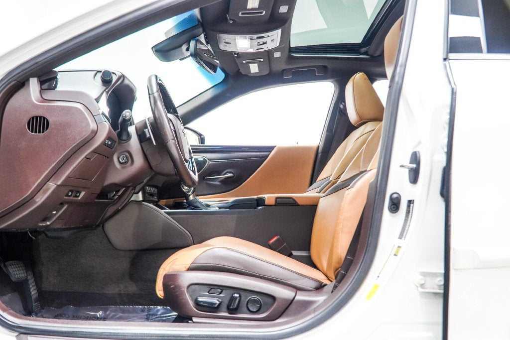2020 Lexus ES 300h Ultra Luxury