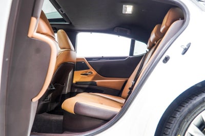 2020 Lexus ES 300h Ultra Luxury