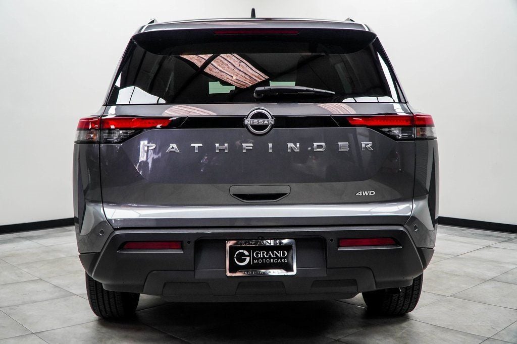 2025 Nissan Pathfinder SV