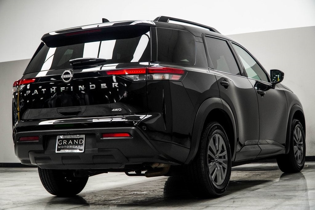 2025 Nissan Pathfinder SV