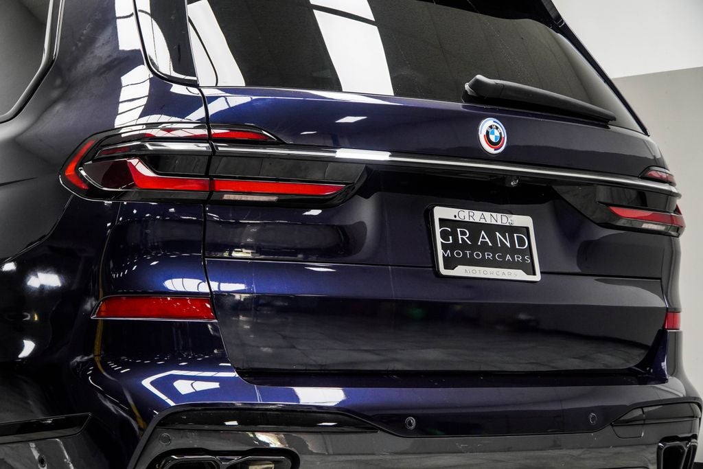 2023 BMW X7 M60i