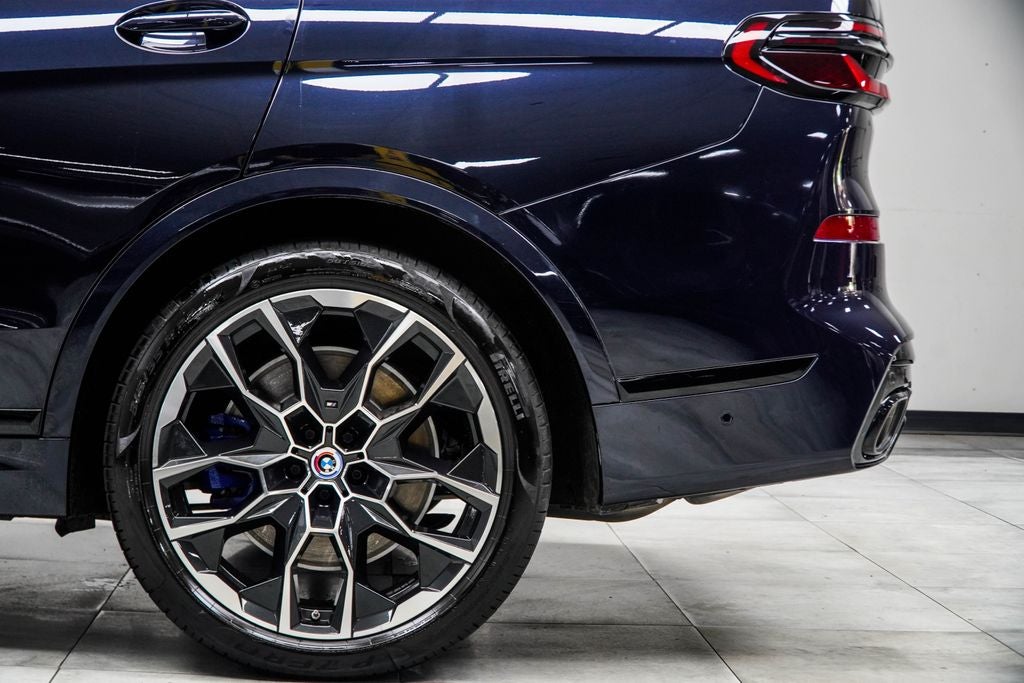 2023 BMW X7 M60i