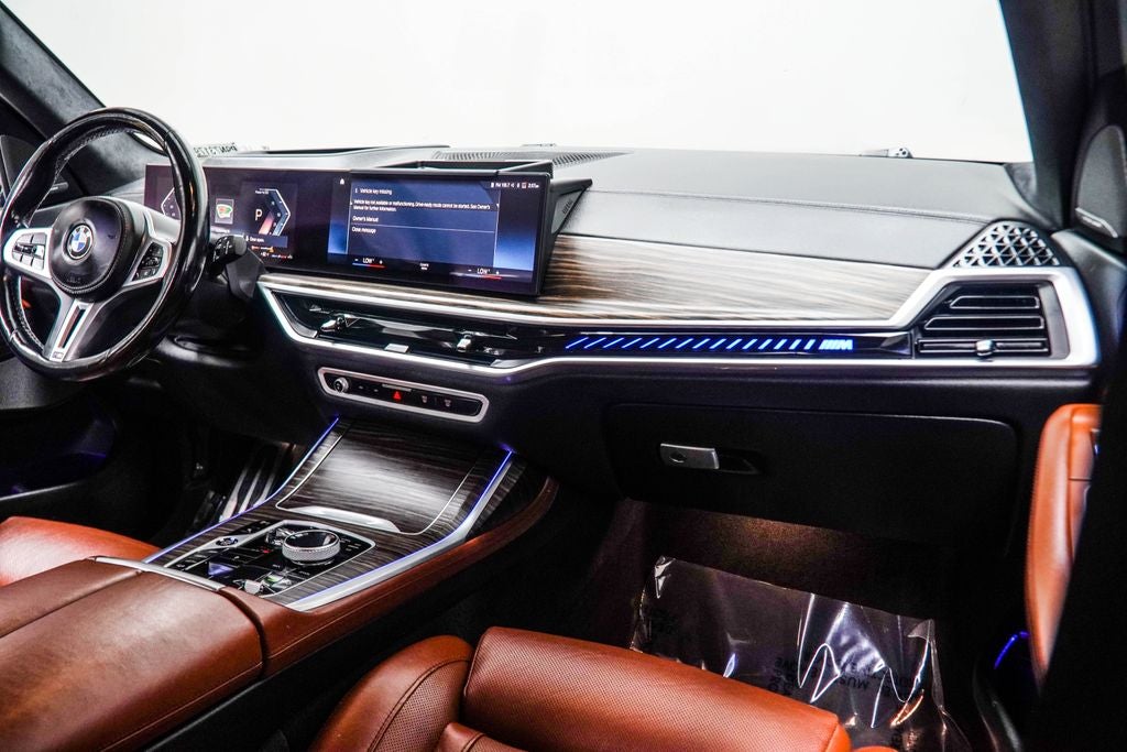 2023 BMW X7 M60i