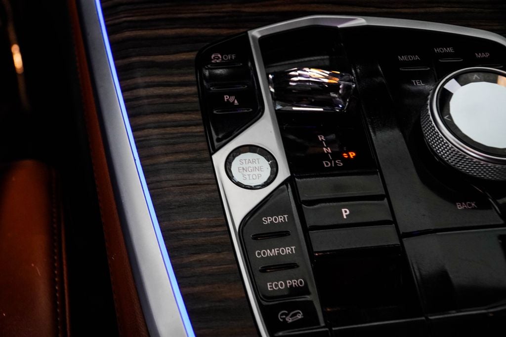 2023 BMW X7 M60i