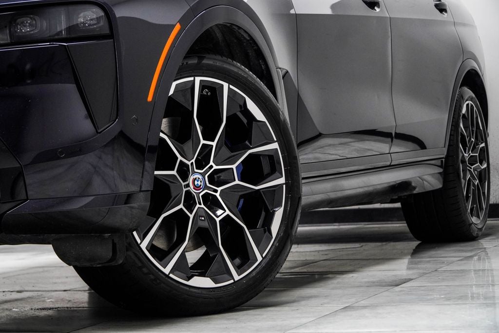 2023 BMW X7 M60i