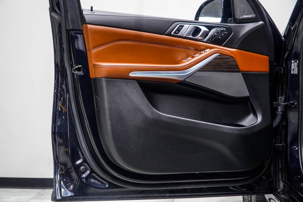 2023 BMW X7 M60i