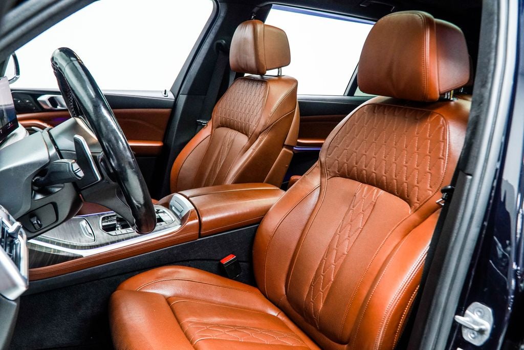 2023 BMW X7 M60i