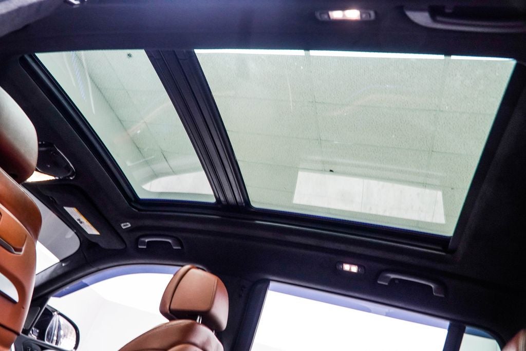 2023 BMW X7 M60i