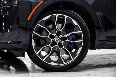 2023 BMW X7 M60i