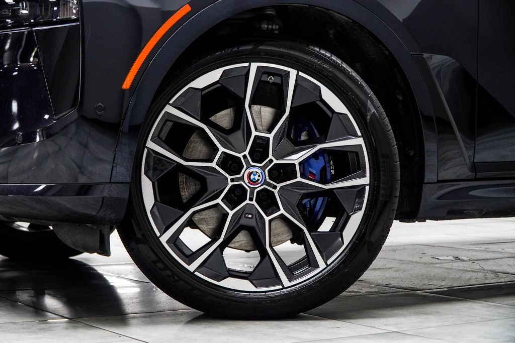 2023 BMW X7 M60i