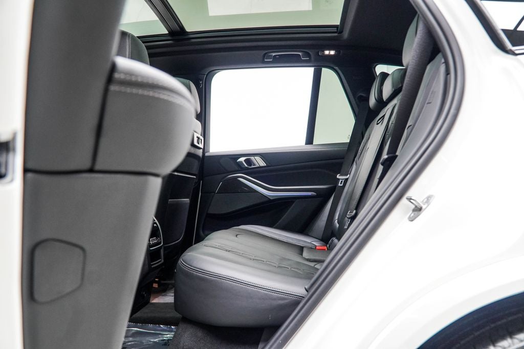 2022 BMW X5 M50i