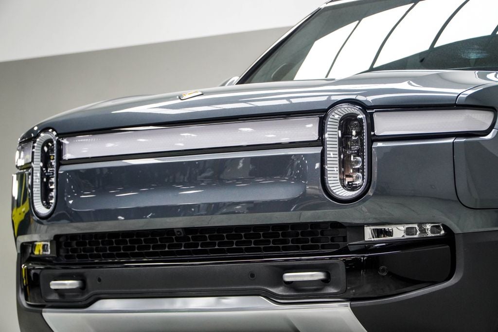 2024 Rivian R1S Adventure