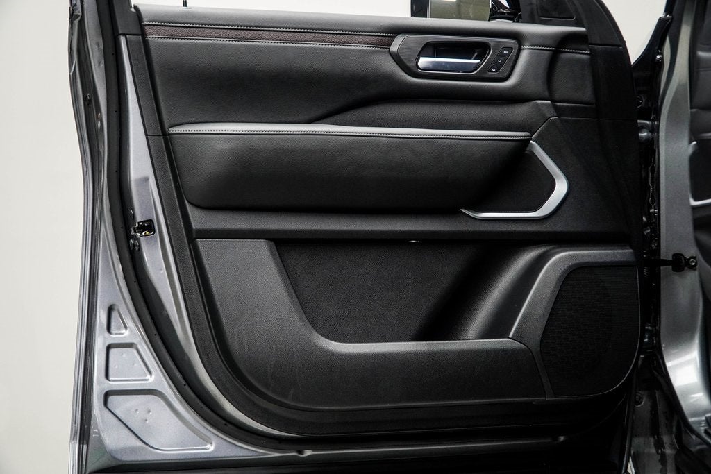 2025 Nissan Armada Platinum