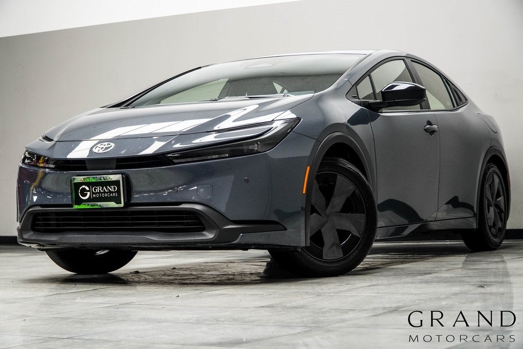 2025 Toyota Prius LE