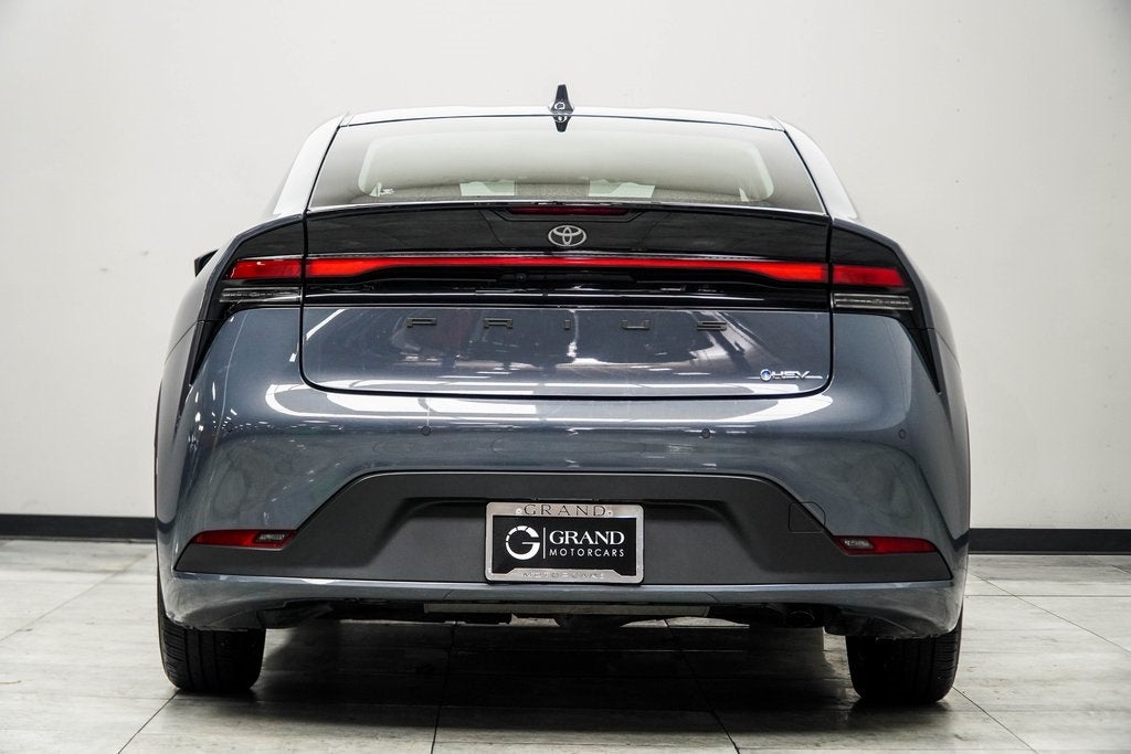 2025 Toyota Prius LE